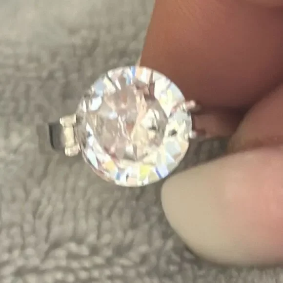 18K Gold Plated Cubic Zirconia Ring! - Picture 8 of 9